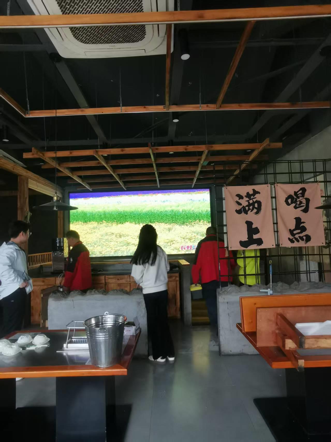 2026.4.10徐州某单位室内p2.5彩屏完工（jia  wang    tai  long  shang  ye  jie  shao  kao  dian)